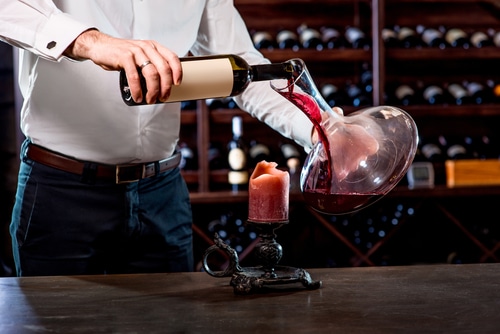 Comment bien servir son vin : nos dix conseils - La Revue du vin de France