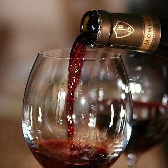 Servir verre de vin